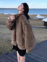 ユニークで魅力的なエコファー一体型コート【冬用・ダウンライニング・極上の柔らかさ】