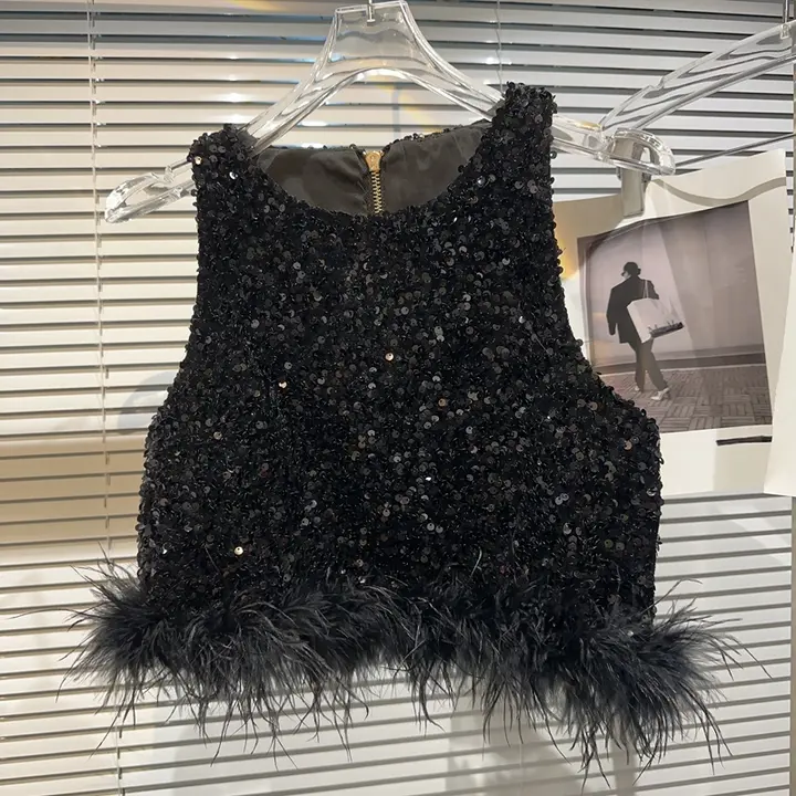 小香風ファーエッジ光沢チェーンジッパータンクトップ【冬用・ラメ装飾・女性用】