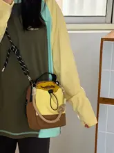軽量のショルダーバッグ【男女兼用・水筒収納・アウトドア向け・トレンドデザイン】