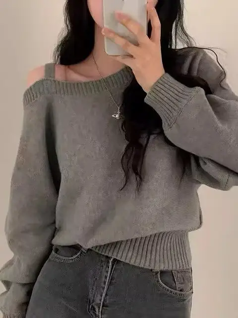 デザイン性のある片肩露出ニットセーター【バットウィングスリーブ・ウエストフィット・ショート丈】