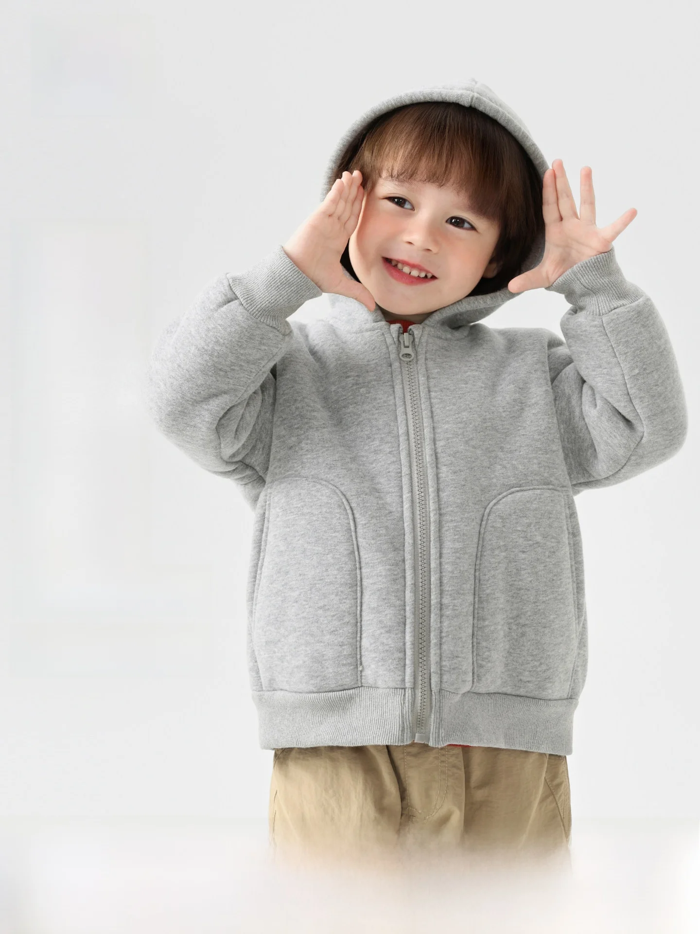 パーカーキッズはどう選ぶべきか？実際の生活で試した、子どもにぴったりの「フリースフード付きパーカ」の選び方