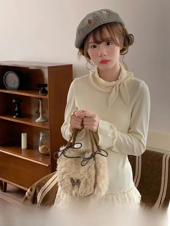 春のかわいいリボン付きうさぎ耳長袖Tシャツ【アイボリー・レースデザイン】