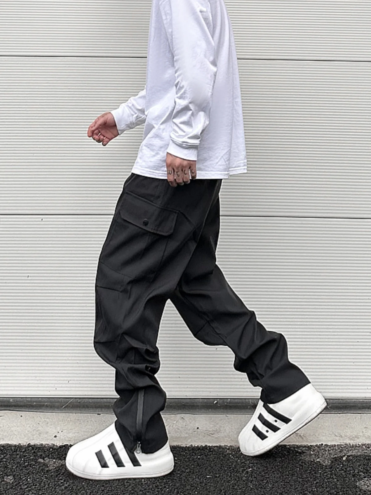 カーゴパンツ メンズ コーデ 完全ガイド｜通勤・日常で失敗しない選び方