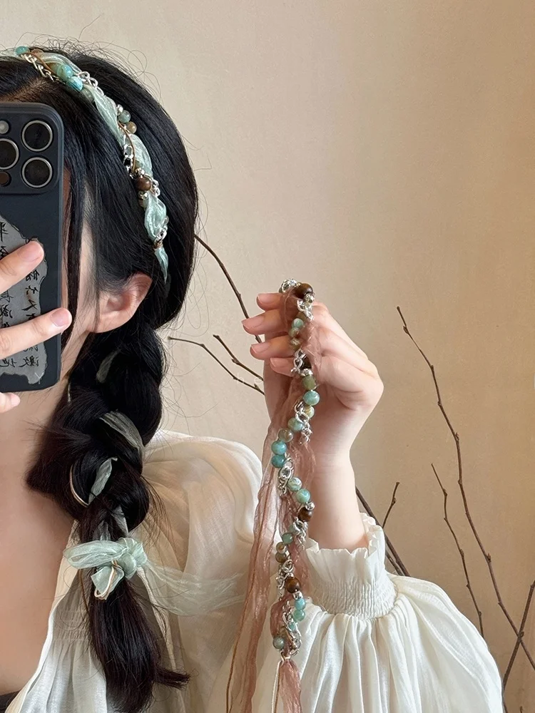 ボヘミアンテイストのレトロヘアアクセサリー：hooked vintage と民族風の融合スタイル