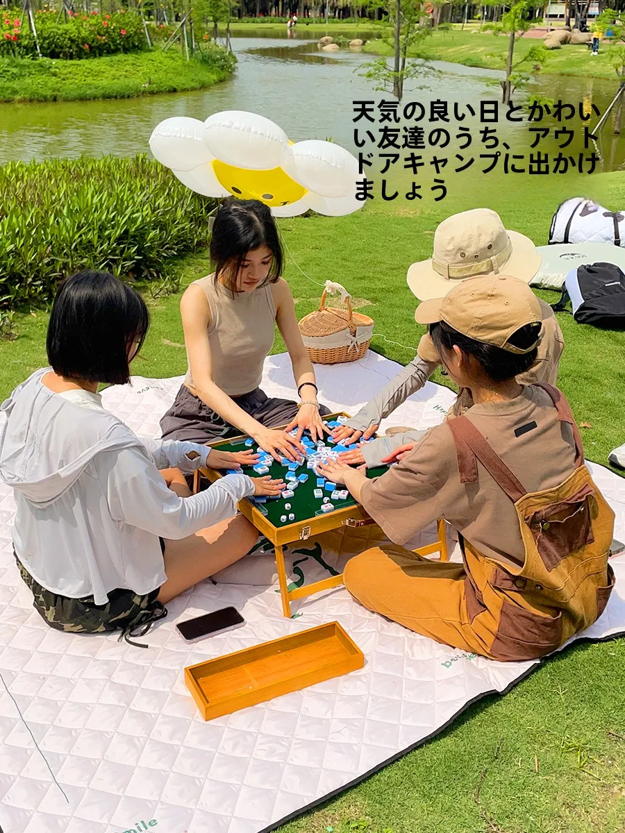 厚手折りたたみピクニックマット：ファミリーキャンプで実用性と耐久性を両立