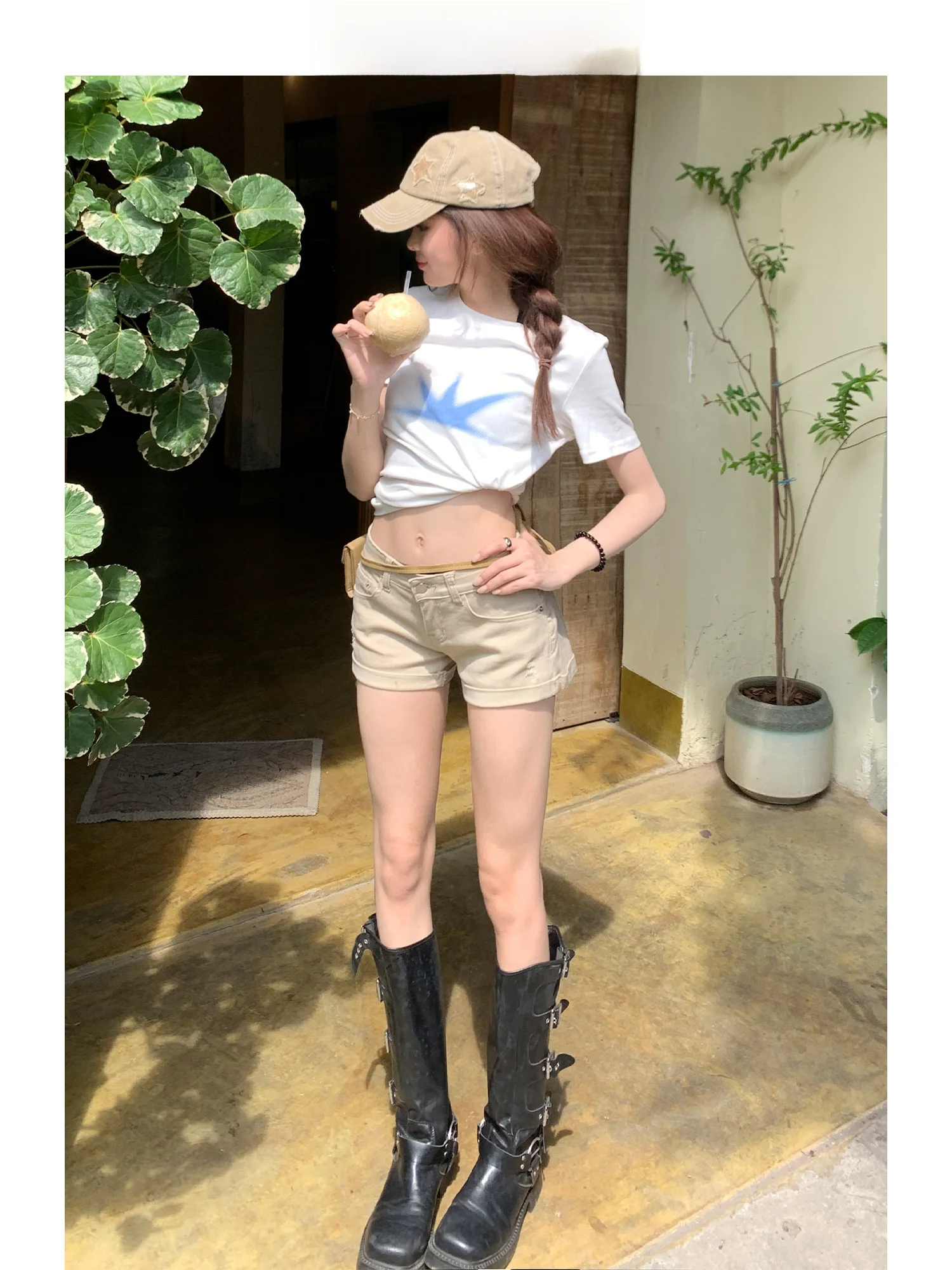 ストリートファッションの夏を彩る、低ウエストデニムショートパンツはこう選ぶ？