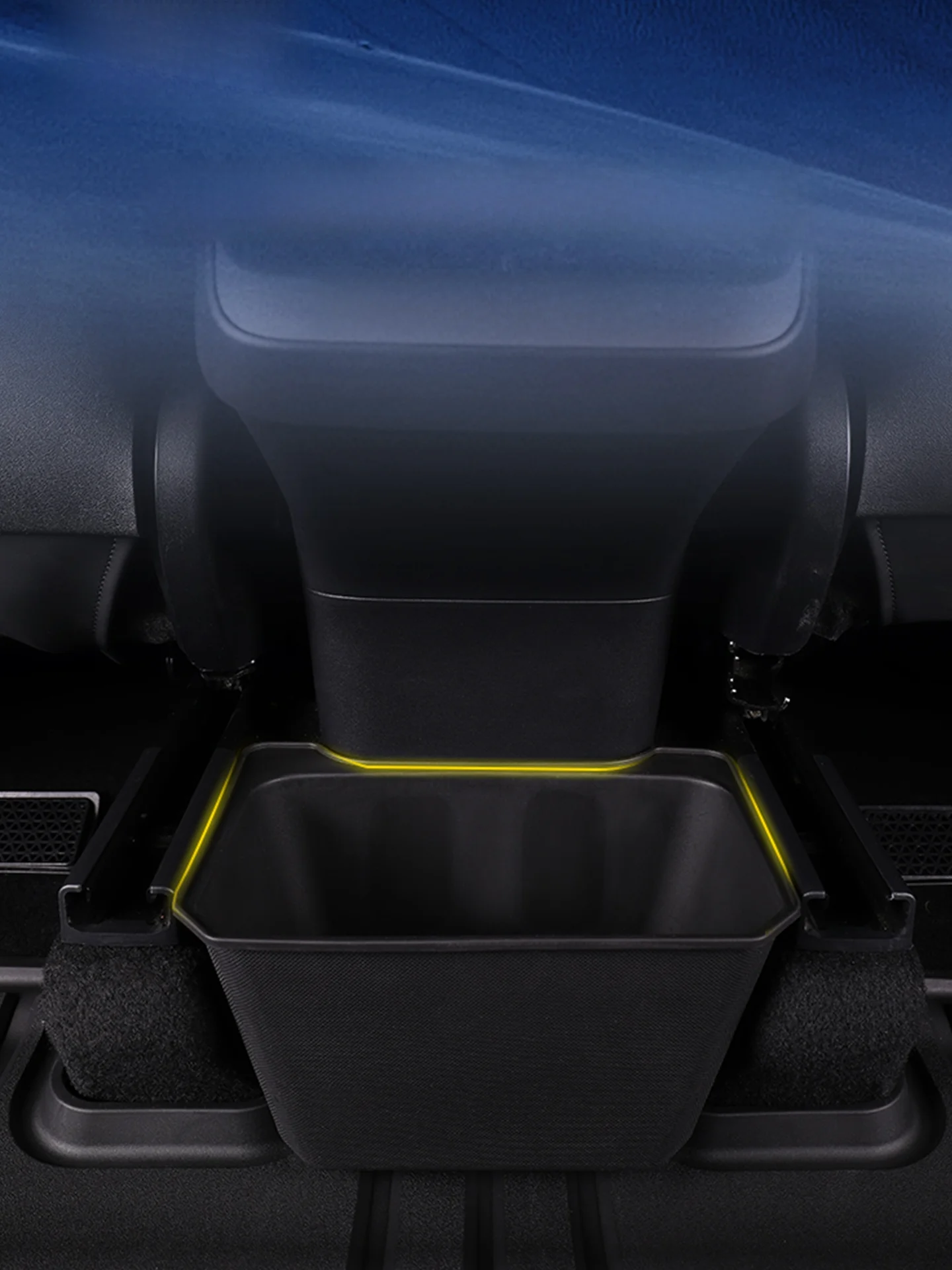テスラModel Y用後部座席収納ボックス：車内バッグ収納の効率と実用性を検証