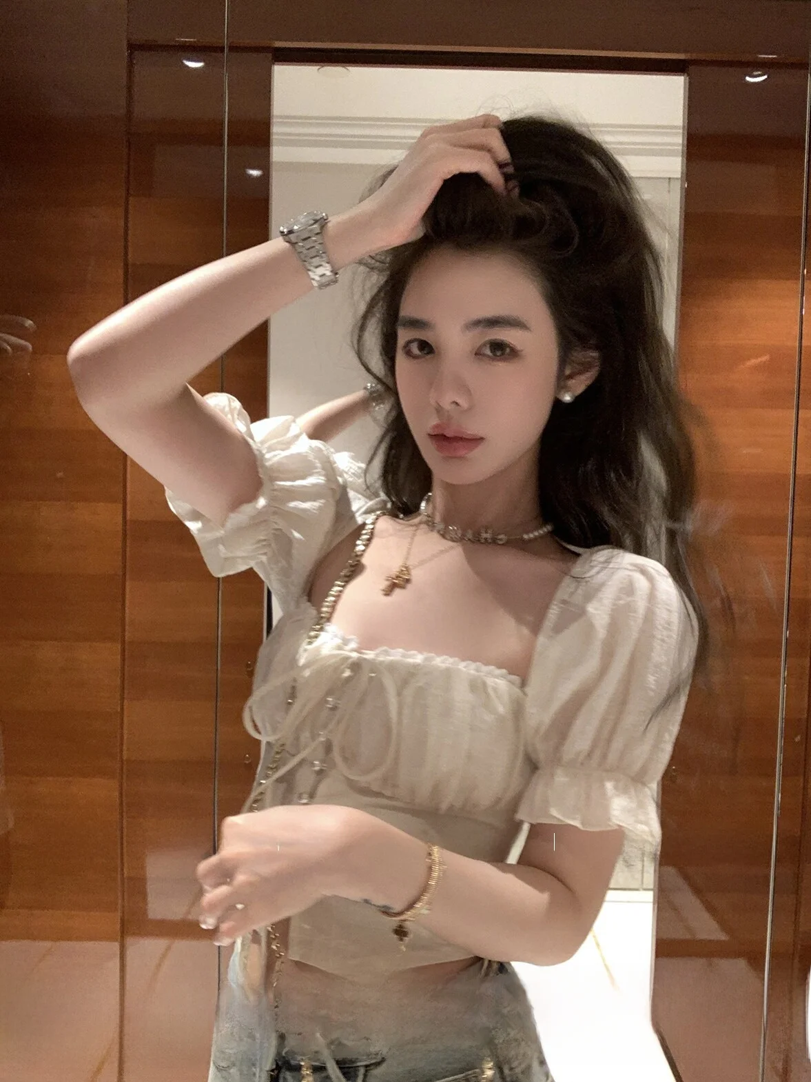 20代のコーデに悩むあなたへ：今季のトレンドを活かした、シンプルでオシャレなショートセットアップは本当に必要？