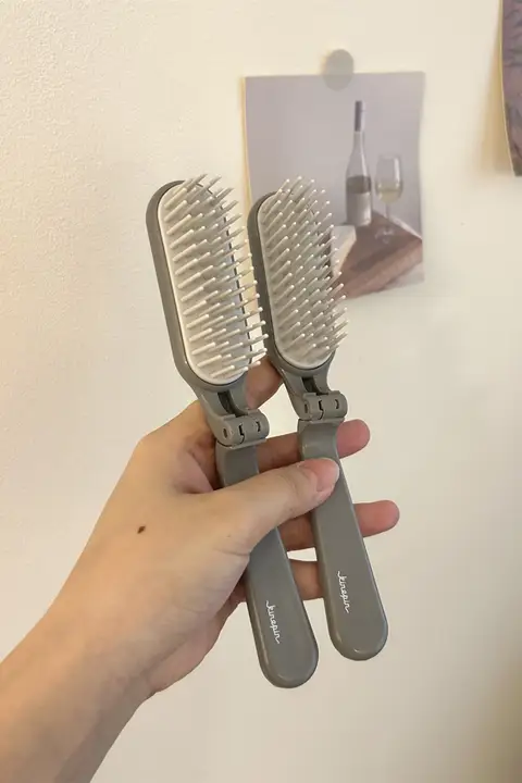 可愛いミニ折りたたみヘアブラシ【旅行用・柔らかい歯・直毛と巻毛対応】
