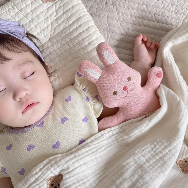 笑顔のウサギのぬいぐるみ：2歳児向け安心感を提供する公仔のおもちゃ