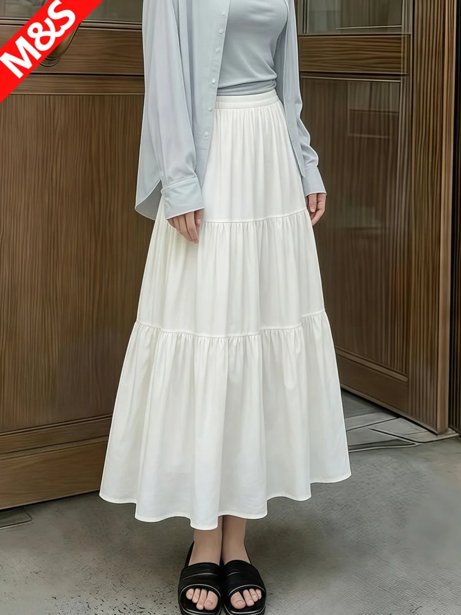 白色の半身スカート【春用・Aライン・中丈・フリルデザイン】：50代後半女性の日常スタイルに最適な着こなしの選択肢とは