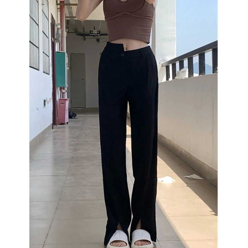 スリット入りハイウエストワイドパンツ：通勤風の秋シーズンに最適なレディーススタイル