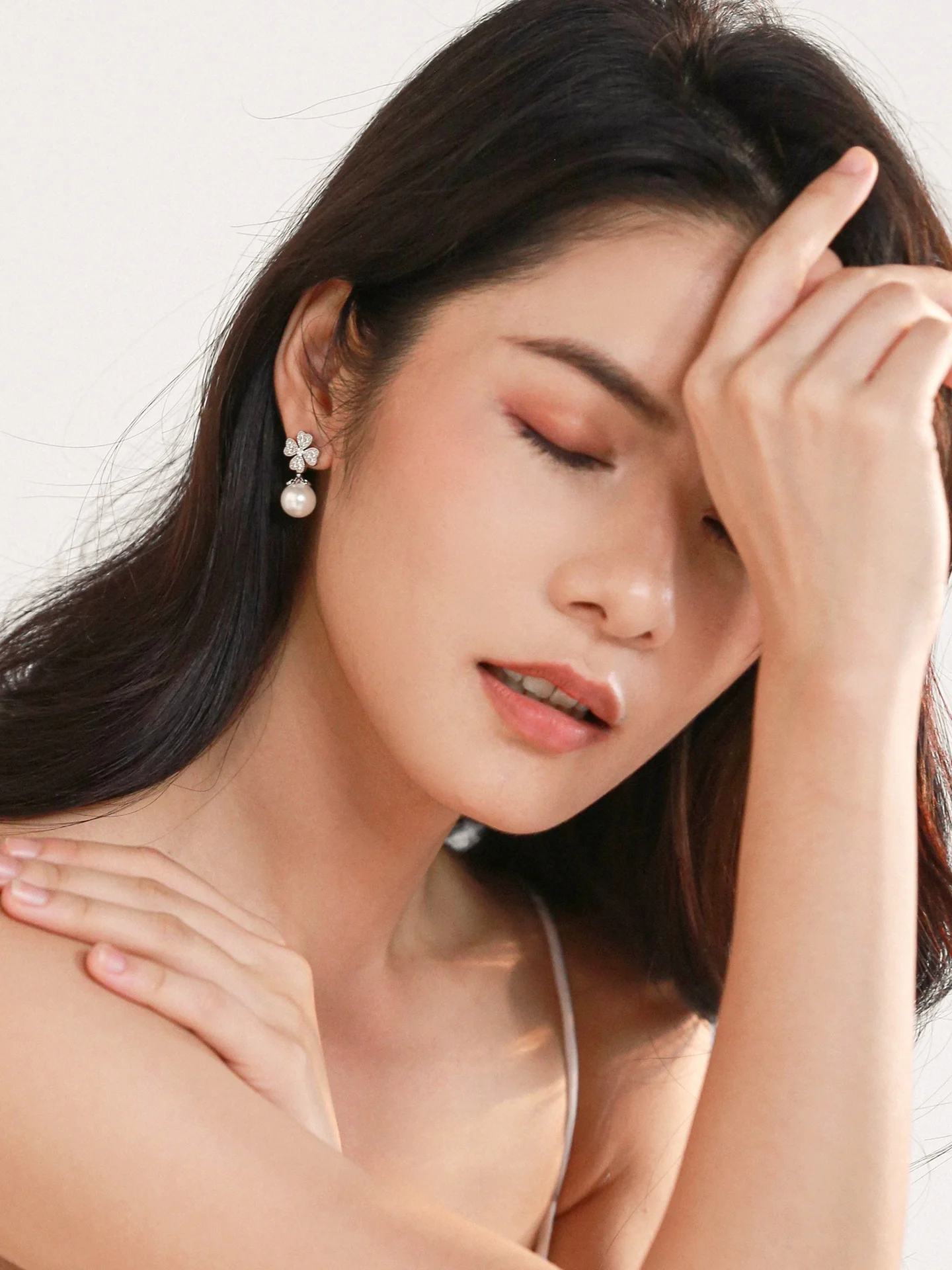 四つ葉のクローバーをどう選ぶ？デザインと意味が融合したシルバーピアスで、日常に幸せを届けよう