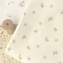 米白の小花柄斜め織りのリネンコットン生地【春秋用・ドレスや雑貨に最適】