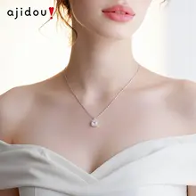 小方糖デザインのペンダントネックレス【軽やかでエレガントな印象・鎖骨ラインを美しく見せる】