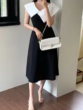 おしゃれな不規則デザインの大きな襟付きワンピース