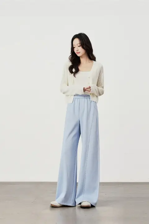 小柄さん向け ハイウエスト薄青ストレートパンツ【極上の柔らかさ・ワイドレッグ・フィット】（セットアップ対応）