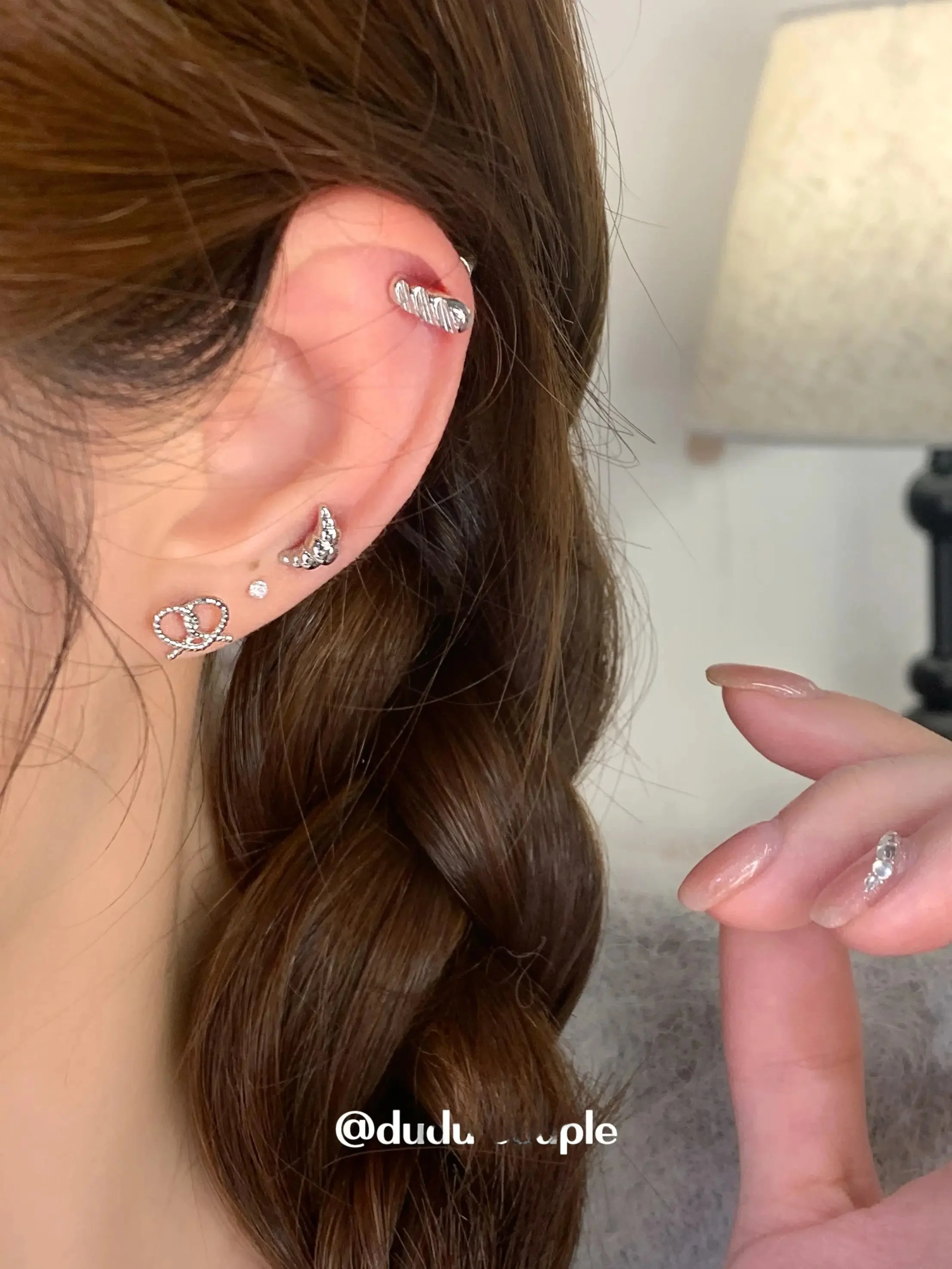 カーブピアスを選ぶときに迷うなら、この1つのポイントが鍵になる！