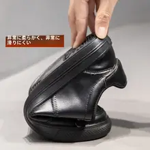 プラスサイズの女性用靴41～43 春の新作 足を細く見せる黒いレディースシューズ