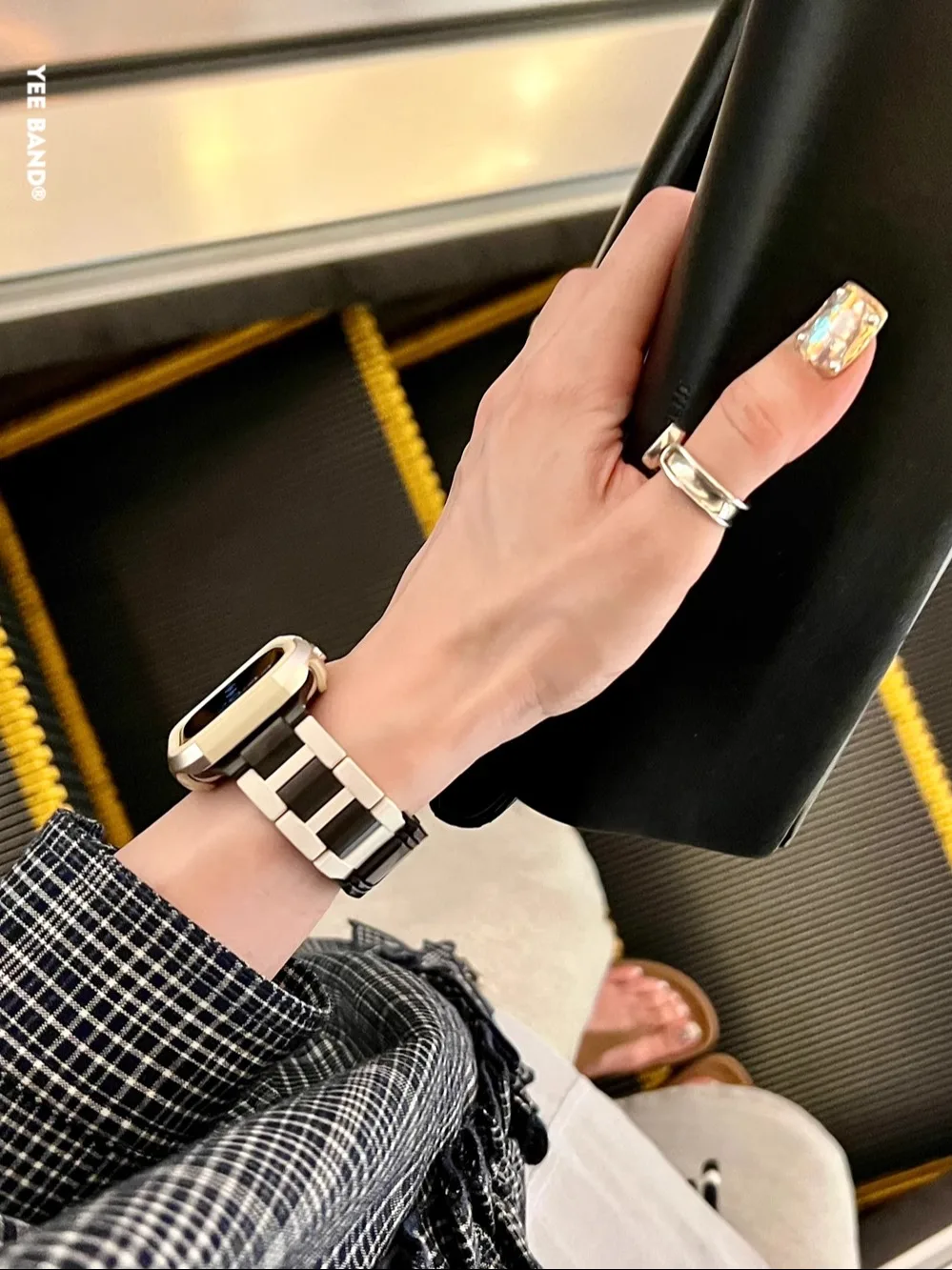 シリコンストラップでApple Watchを防水対応に：アウトドアシーンでの実用性と耐久性の検証