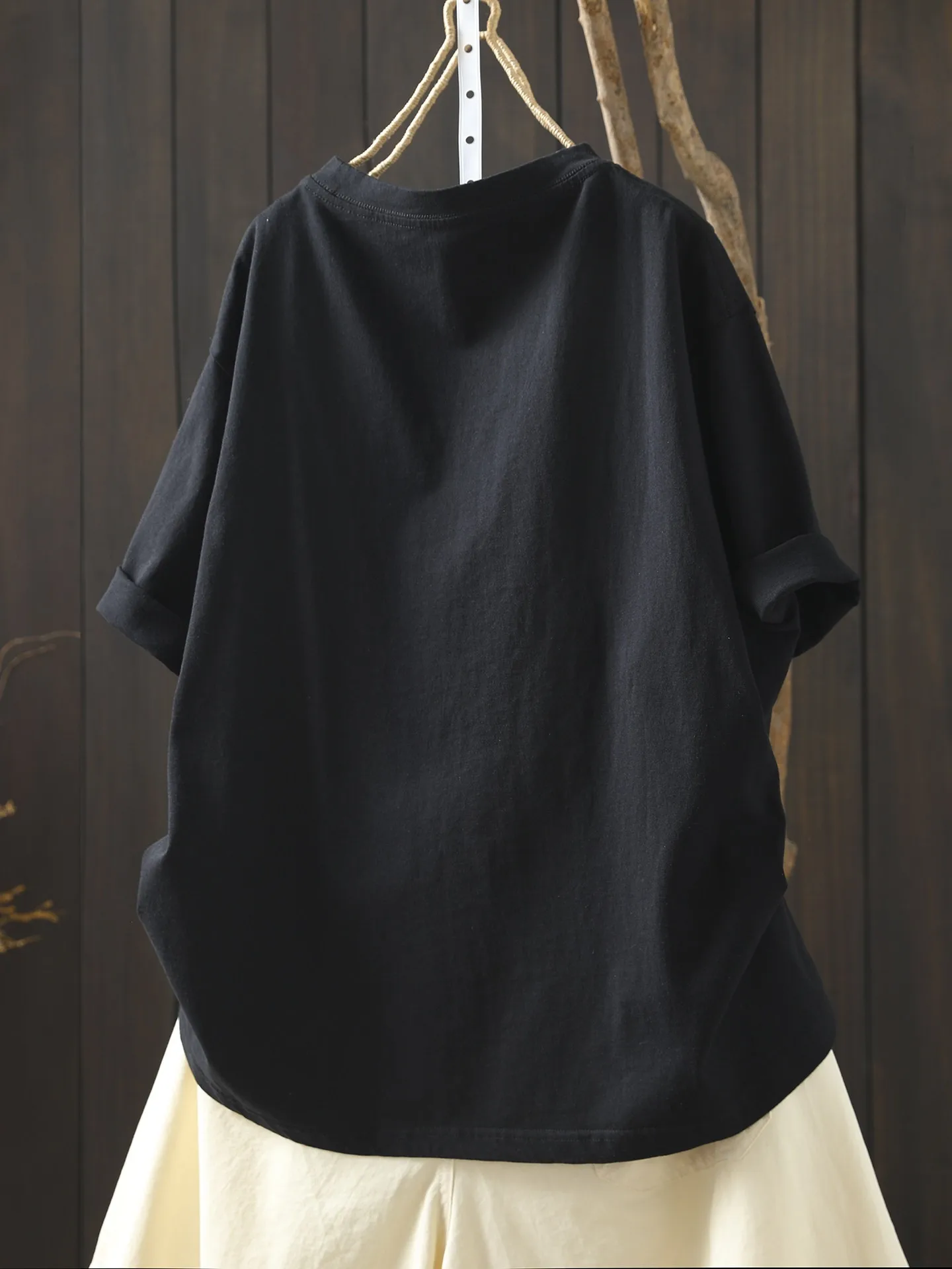 カートゥーンキャットを着るなら、夏の半袖Tシャツでどう選ぶ？