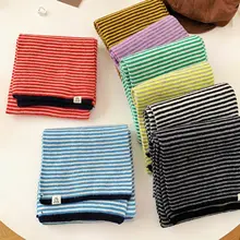 秋冬用ニットストライプスカーフ【保温・首元を優しく包む・飾り付き】