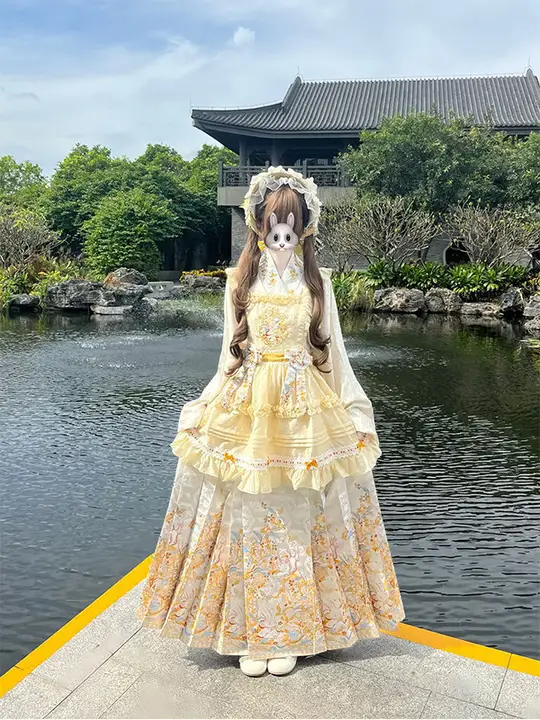 黄色のエクレクティックな漢服【琵琶袖・刺繍入り・可愛いロリータスタイル】