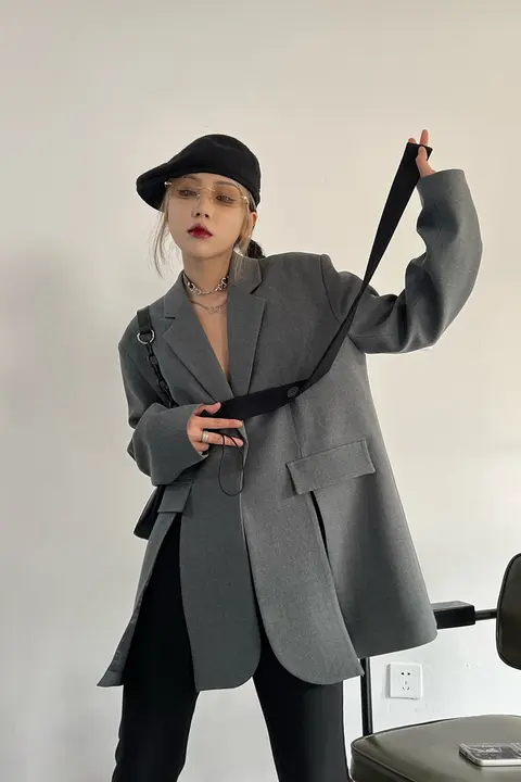 洗練されたデザインのグレーコート【女性用・スリムフィット・韓国スタイル】