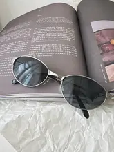 ヴィンテージ風 紫色サングラス【オーバルデザイン・夏用・シルバーアクセント】