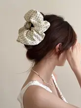 ホワイトドット＆フラワーデザインのヘアクリップ【高級感あるバンスクリップ・後頭部用】