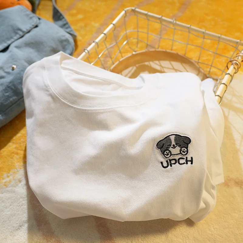 tシャツ ワンポイント 刺繍：シンプルなデザインが日常に溶け込むカジュアルスタイル