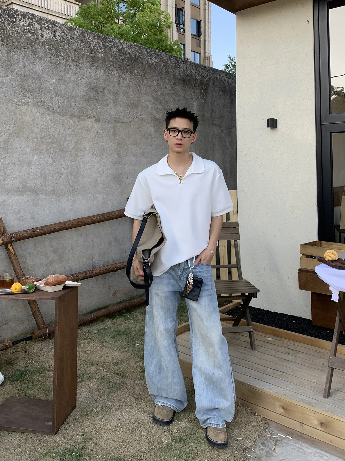 VネックTシャツ メンズはフレームネックに比べて、本当に通気性が良いの？