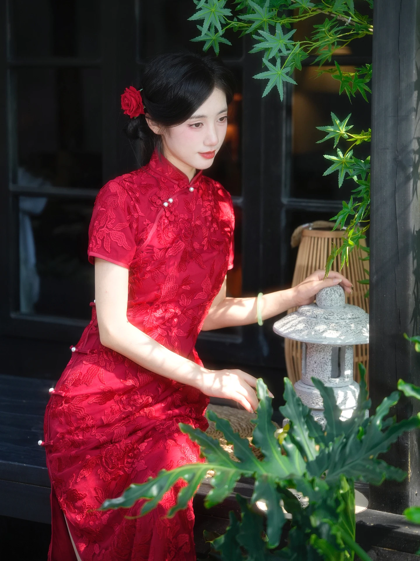 中国婚礼衣装の種類を教えてください：上品な赤いチャイナドレスの特徴と実用性