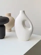 シンプルな陶製花瓶【和風インテリア・リビング・寝室用・花飾り付き】
