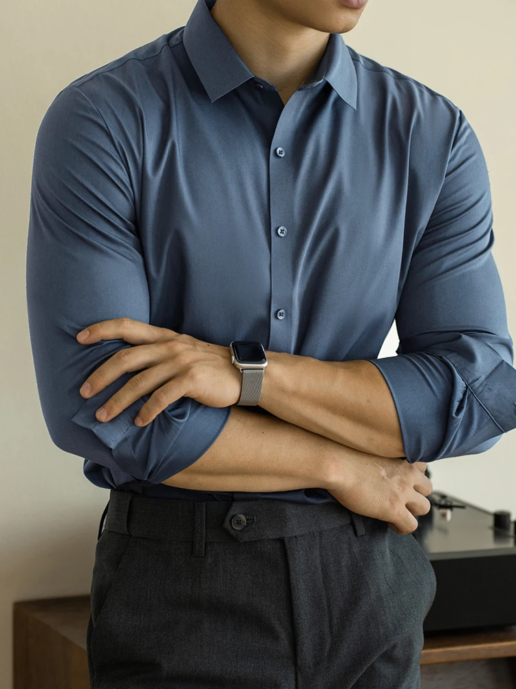 40代から50代の男性にぴったり？オフホワイト・ブルー・ネイビーのシャツで失敗しない選び方は？