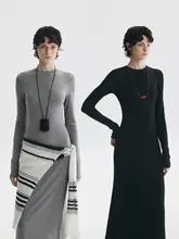 グレーのフィット感あるバックスリットワンピース【シンプル・ロング丈・肌触りの良いTシャツ素材】