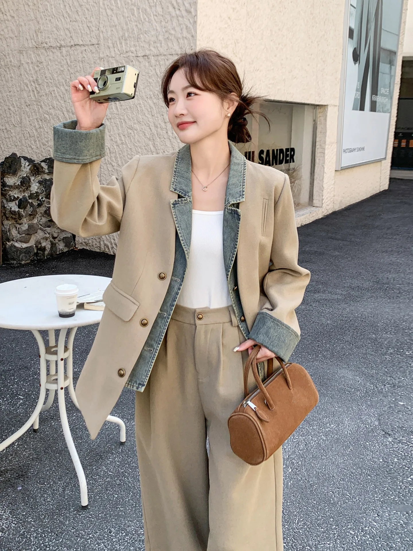 デニム風ジャケットとワイドパンツのカジュアルコーディネート【春用・フィット】（セットアップ対応）：2026年代のファッションテンポラリーコンセプトに応じた実用性解析