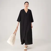 ブラックVネックロングドレス【スリット・ボタンデザイン・したシンプルスタイル】