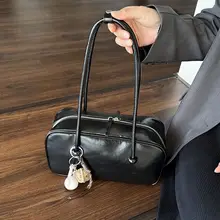 シンプルで洗練されたデザイン！大容量の肩掛けバッグ【枕型・ファッション・カジュアル】（セットアップ対応）