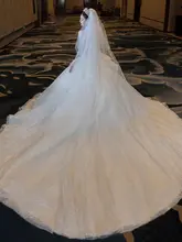 長袖Vネックデザインの花嫁用ウェディングドレス【フレンチスタイル・レトロ・大きなトレイン】