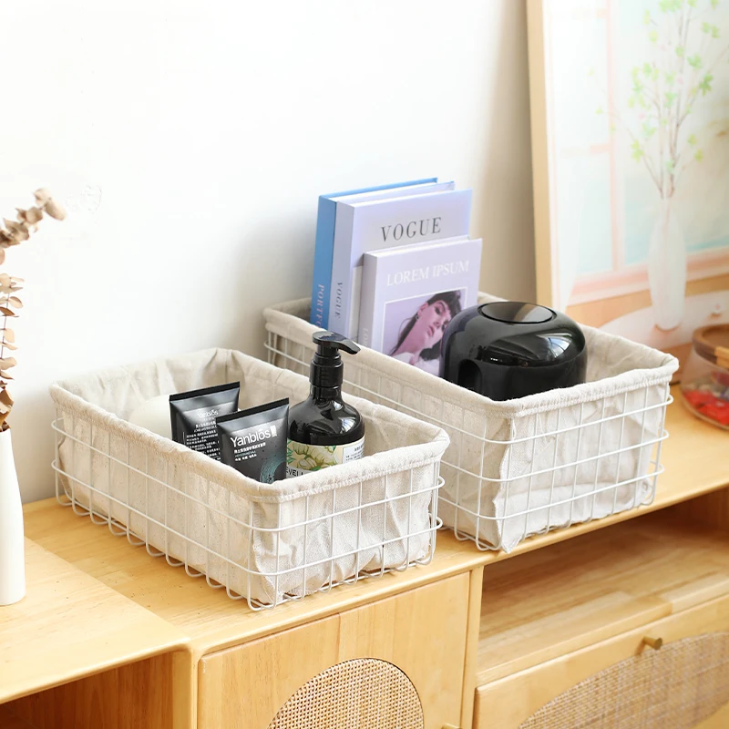 揃えるミニマリスト部屋づくりアイテム | オブジェとバスケットの組み合わせで空間を整える完全ガイド