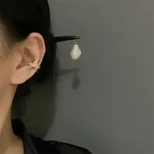 高品質な軽やかで洗練された水晶ジルコニアの幾何学的C型耳骨クリップ