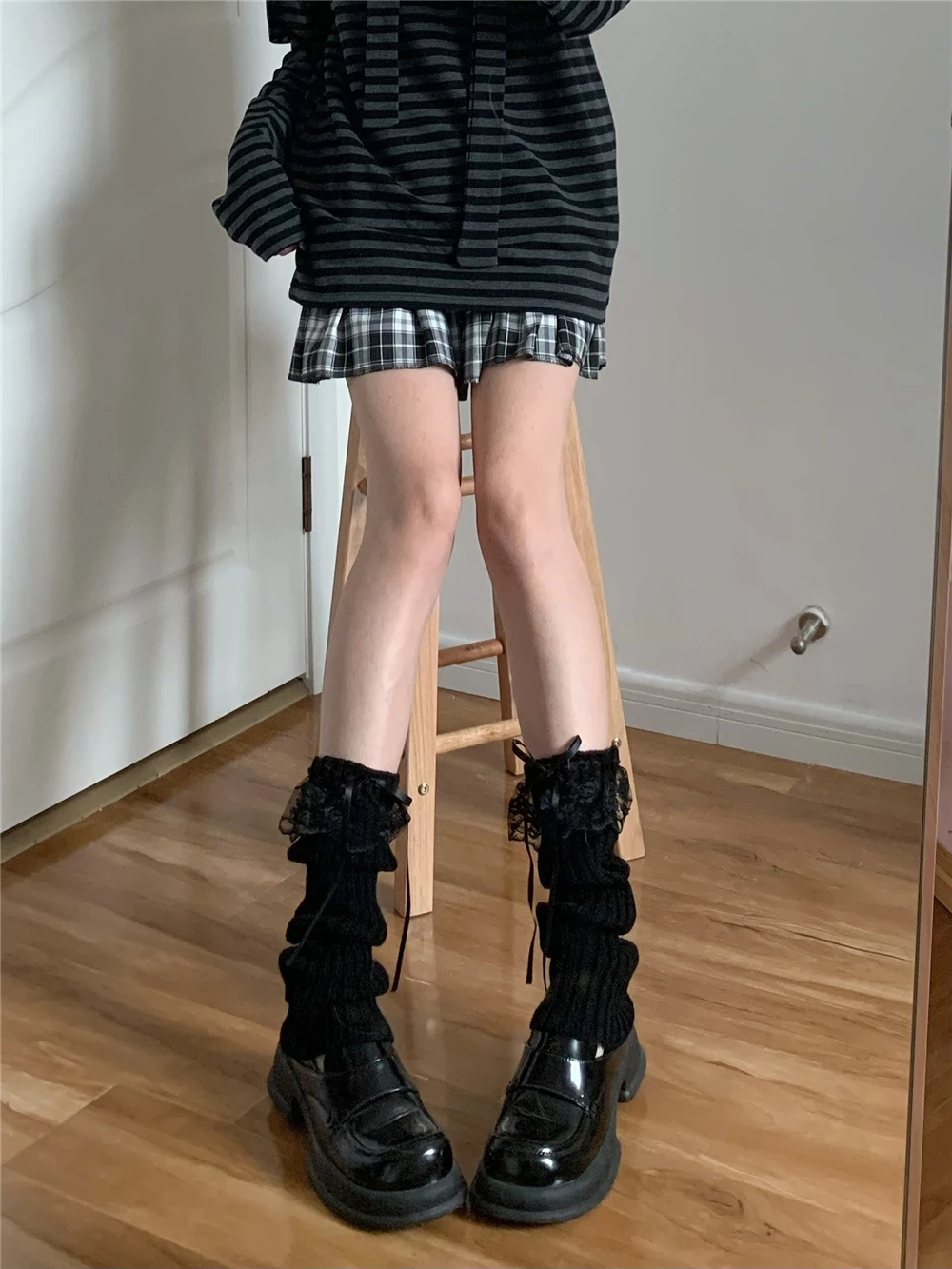 黒 リブニットとは：少女風の秋冬ニットソックスの実際の特徴と使用シーン