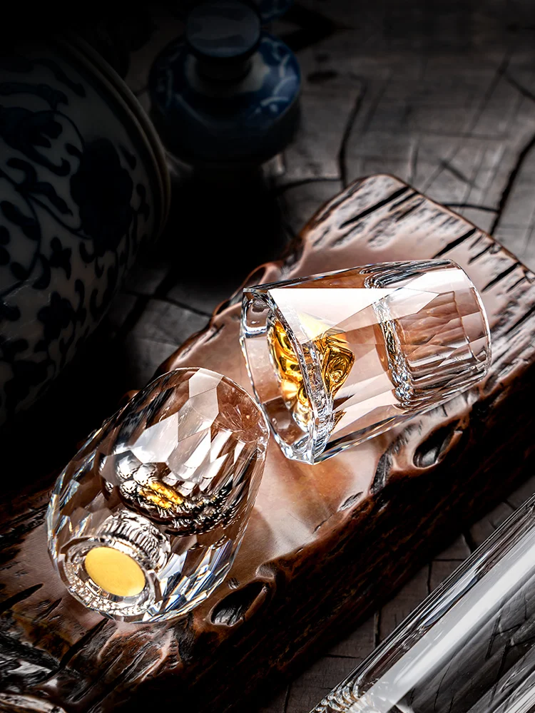 リモート飲み会で「テーブルの雰囲気」を決めるには、この1つのアイテムが鍵？