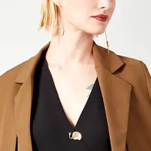 天然貝殻の小象ブローチ【防走光・女性用・カーディガン・胸花】