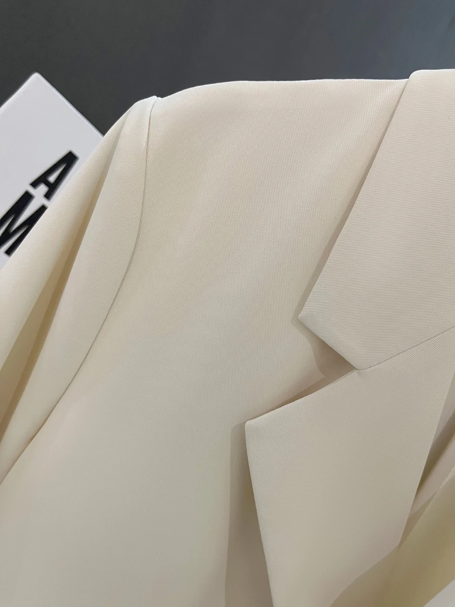 通勤の日常を上品に保つには、どんなジャケットがおすすめ？
