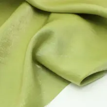 アボカドグリーンの光沢感ある天絲とコットン混合サテン生地【礼服や漢服用】