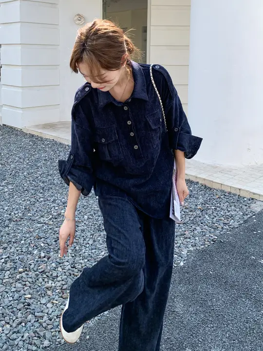 魅力的なコーデュロイジャンプスーツ【春秋向け・ワイドパンツ】（セットアップ対応）