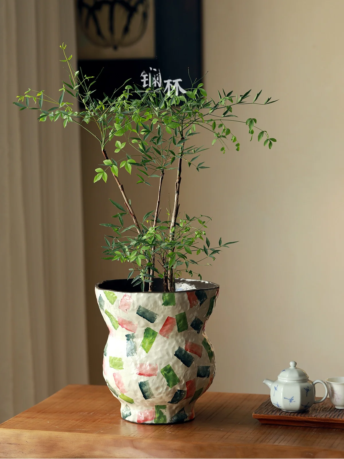 高級感ある中華風観葉植物用陶器花器の選び方と実際のインテリア活用法