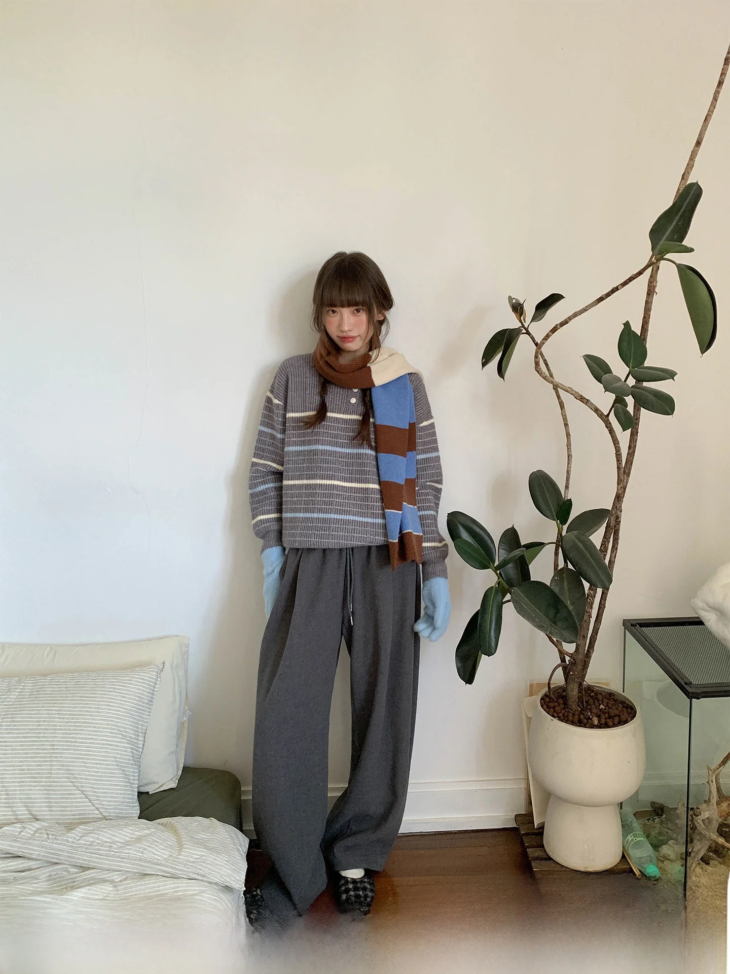 骨格ストレート ぽっちゃり パンツ：ウエストゴム付きデザインが脚のラインを自然に引き立てる
